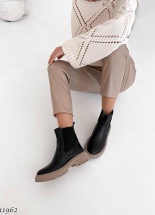Черные натуральные кожаные деми демисезонные ботинки челси с резинками на резинках толстой бежевой подошве кожа осень6 фото