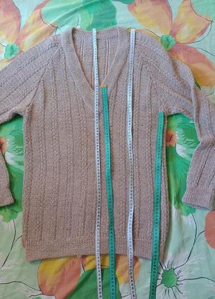Теплый шерстяной удлиненный вязаный узорный свитер кофта вырез горловины v. темно бежевый2 фото