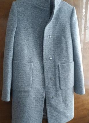Пальто с накладными карманами в серо-голубом коляре