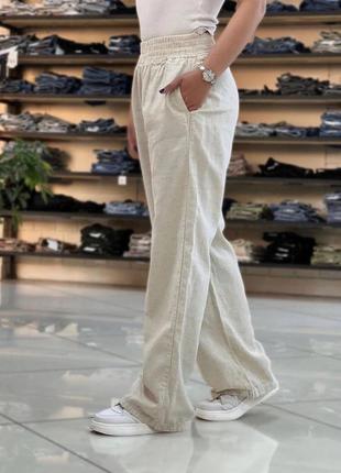 Стильные джинсовые брюки с высокой посадкой на резинке свободного прямого кроя широкие...