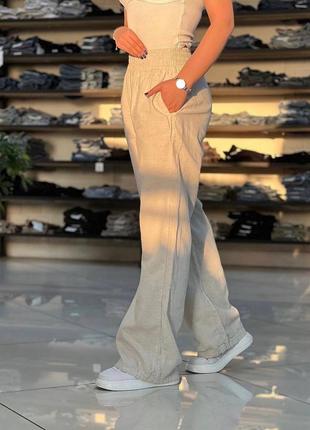 Стильные джинсовые брюки с высокой посадкой на резинке свободного прямого кроя широкие...