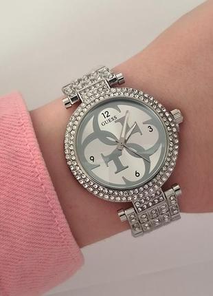 Серебристые наручные часы для женщин с камушками вокруг циферблата и на браслете2 фото