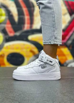 Жіночі високі шкіряні білі кросівки nike air force 1 mid