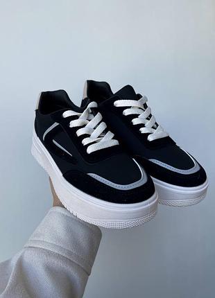 Кеди на високій підошві