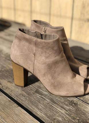 Сапожки с открытым носком