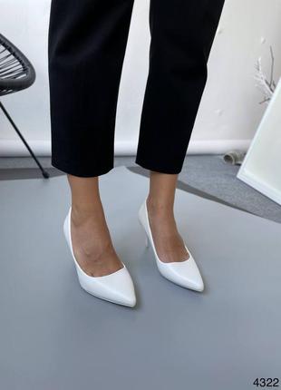 Туфлі човники білі жіночі на шпильці5 фото