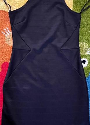 Короткое бандаже платье с замочком на спине1 фото