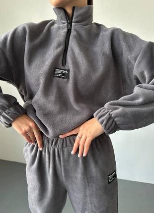 Стильний теплий костюм