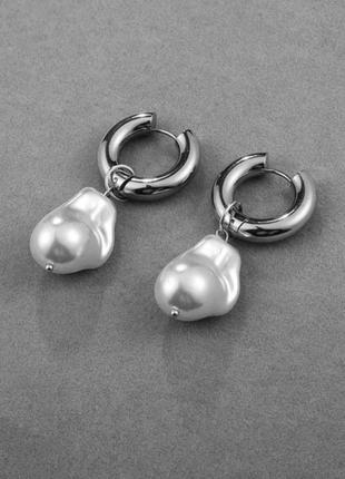 Сережки серьги кульчики кільця сріблясті зі штучним перлом жемчугом стильні модні нові1 фото