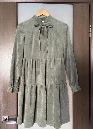 Зелёное осеннее платье
