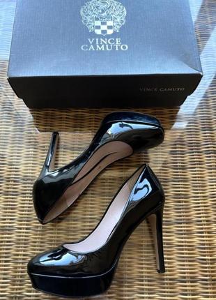 Лаковые кожаные туфли на каблуке vince camuto оригинальные3 фото