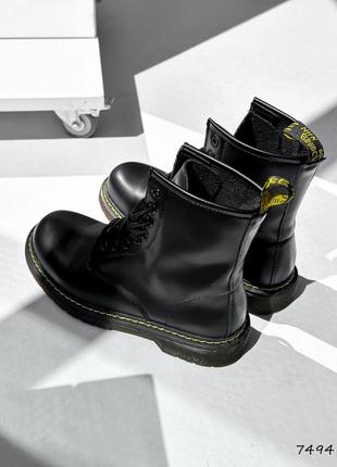 Деми ботинки в стиле мартинс. ботинки демы на шнуровке в стиле др. мартинс 36-415 фото