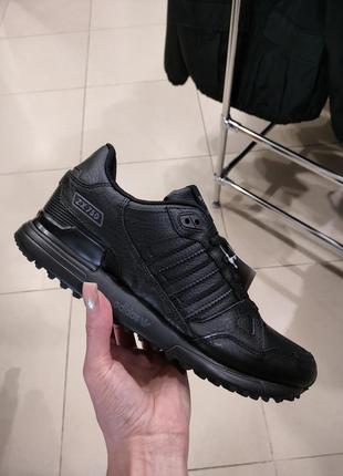 Кроссовки adidas из натуральной кожи