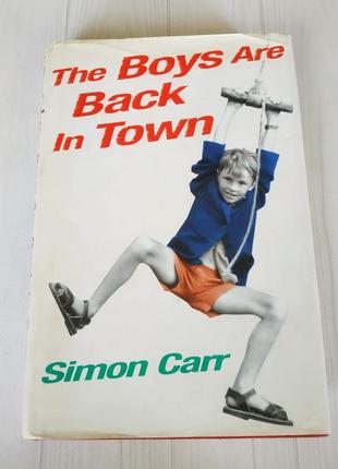 Книга на английском the boys are back in town simon carr