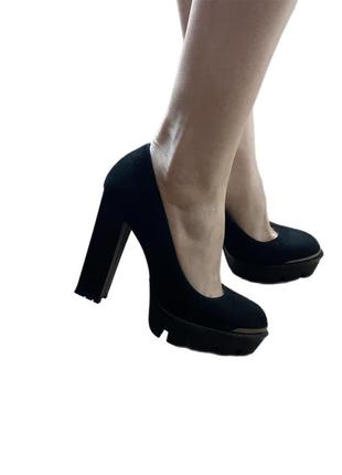 Шикарные черные туфли из эко замши на высоком каблуке1 фото