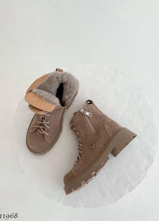 Зимние ботинки
цвет: визон, натуральная замша8 фото