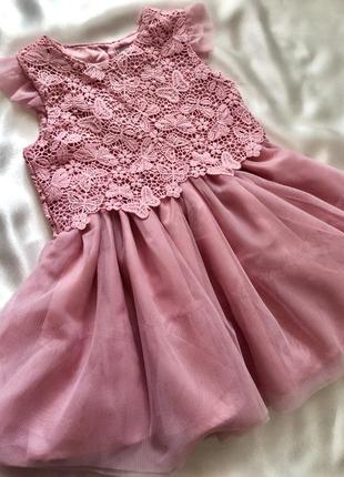 Нарядна рожева сукня