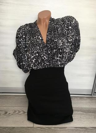 Эффектное платье с формирующим силуэтом