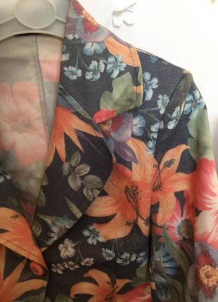 Джинсовый приталенный классический пиджак, жакет в цветочный принт прямой короткий3 фото