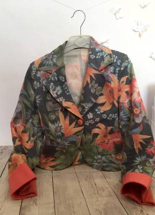 Джинсовий приталений класичний піджак, жакет в квітковий принт прямий короткий
