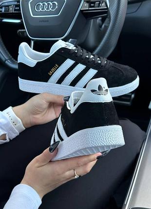 Женские кроссовки adidas originals gazelle black white1 фото