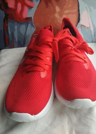 Червоні легенькі кросівки3 фото