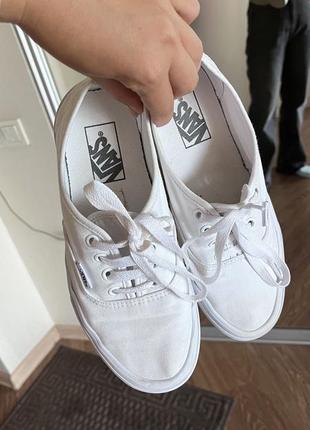 Белые кеды vans