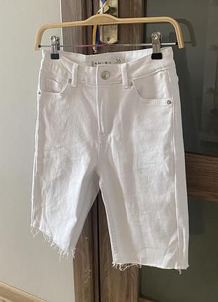 Джинсові велосипедки в білому кольорі