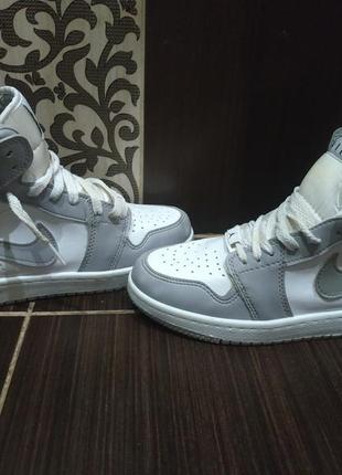 Женские кроссовки nike air jordan 1 серые8 фото