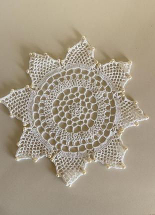 Салфетки вязаные крючком обшиты жемчужинами винтаж