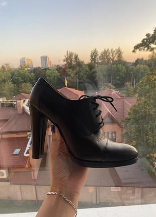 Жіночі шкіряні каблуки від braska