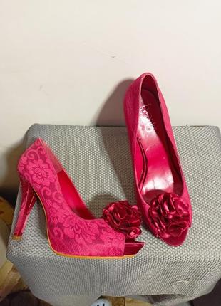 Туфли гипюр красные с розами1 фото