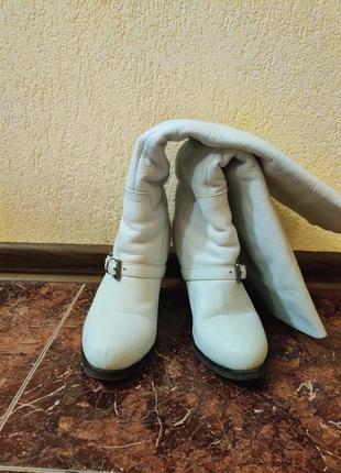 Білі зимові шкіряні чоботи (сапоги) на каблуку розмір 382 фото