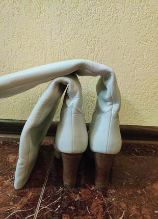 Білі зимові шкіряні чоботи (сапоги) на каблуку розмір 383 фото
