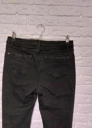 Фирменные стрейчевые джинсы