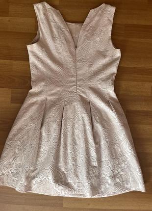 Стильне плаття кремово-бежевого кольору2 фото