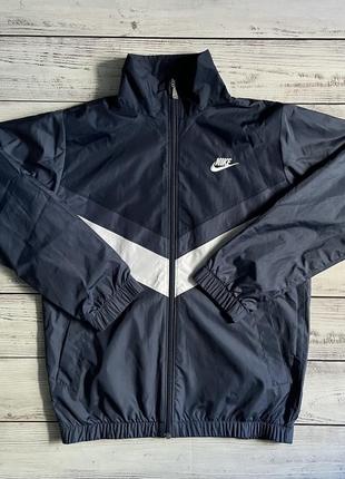 Стильна вітровка від бренду nike оригінал