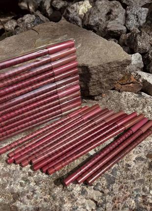 Олівці для губ