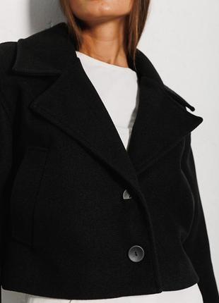Укороченное женское пальто черное7 фото
