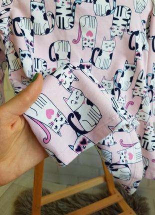 Розовое платье с котиками🐱
фирмы f&amp;f 
12/18 месяцев (86см)
состояние: идеальный2 фото