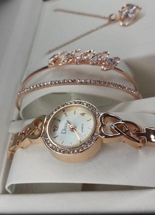 Женский подарочный набор ювелирные изделий disu . кулон, часы, браслет в подарочной упаковке w23 фото
