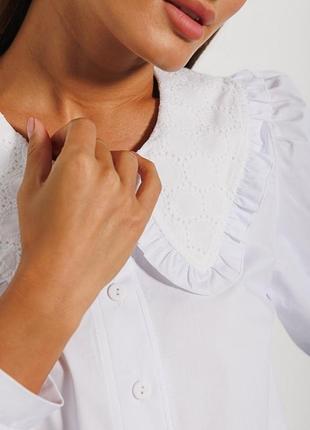 Белая блуза с отложным воротником с вышивкой3 фото