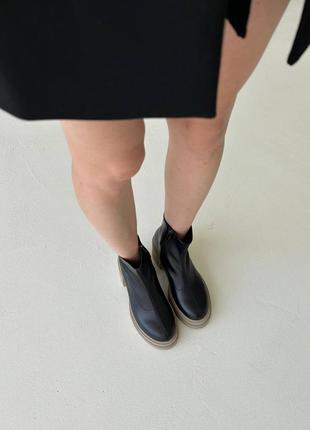 Ботинки на удобных каблуках из натуральной кожи4 фото