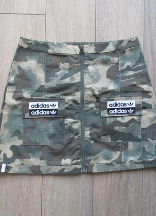 Adidas (s/36) камуфляжна спідниця