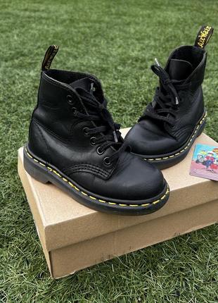 Детские демисезонные кожаные ботинки dr. martens 1460 - black nappa