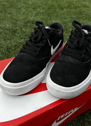 Чоловічі кросівки nike sb charge suede black white6 фото