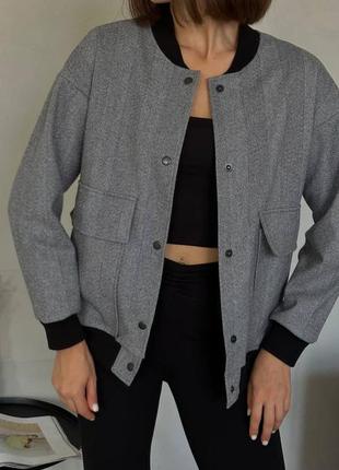 Бомбер женский кашемировый на кнопках с карманами оверсайз качественный стильный серый графитовый4 фото