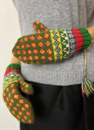 Шерсть,рукавицы с помпонами,орнамент,етно бохо стиль, удобная работа,1 фото