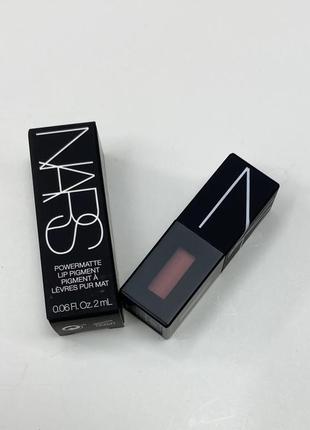 Ультраматовый пигмент для губ nars powermatte lip pigment (112 american woman) 2 ml