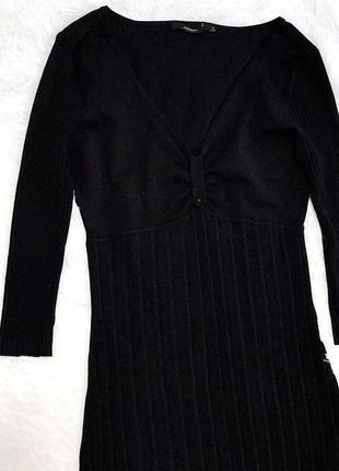 Стильное чёрное тёплое платье inwear с плиссированим низом